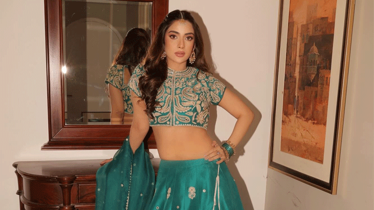 Zoya Nasir's 'Kamariya' Saboor Aly turns heads in regal green