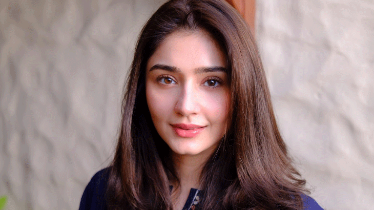 'Bibi wears bedsheets': Critics react to Durefishan Saleem’s loose attire 
