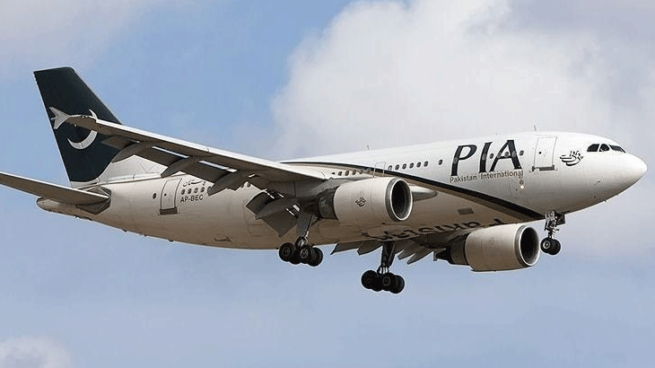 PIA crew upholds integrity, returns passenger’s forgotten mobile