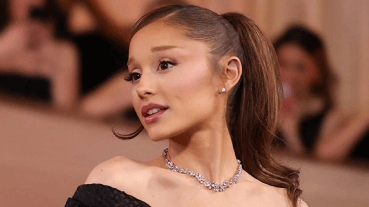Ariana Grande jokes about her six fingers after a Vogue Photoshop blunder