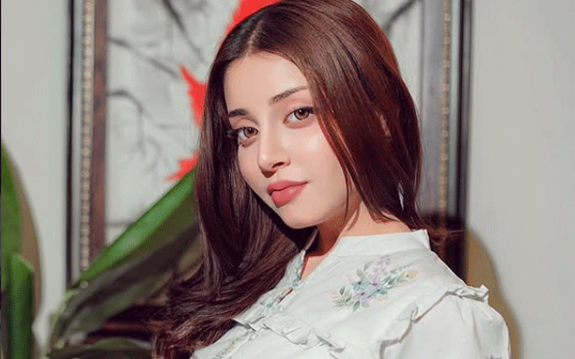 Alizeh Shah calls out human quirks, charms netizens