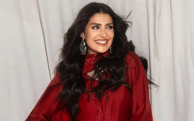 Ayeza Khan stuns fans by REGAL RUBY look 