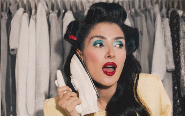 Ayeza Khan channels RETRO GLAM in viral vintage shoot