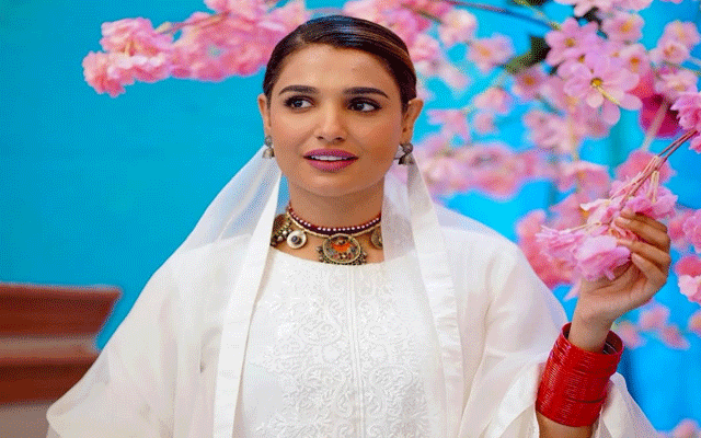 Amna Ilyas stuns fans with elegant white ensemble 